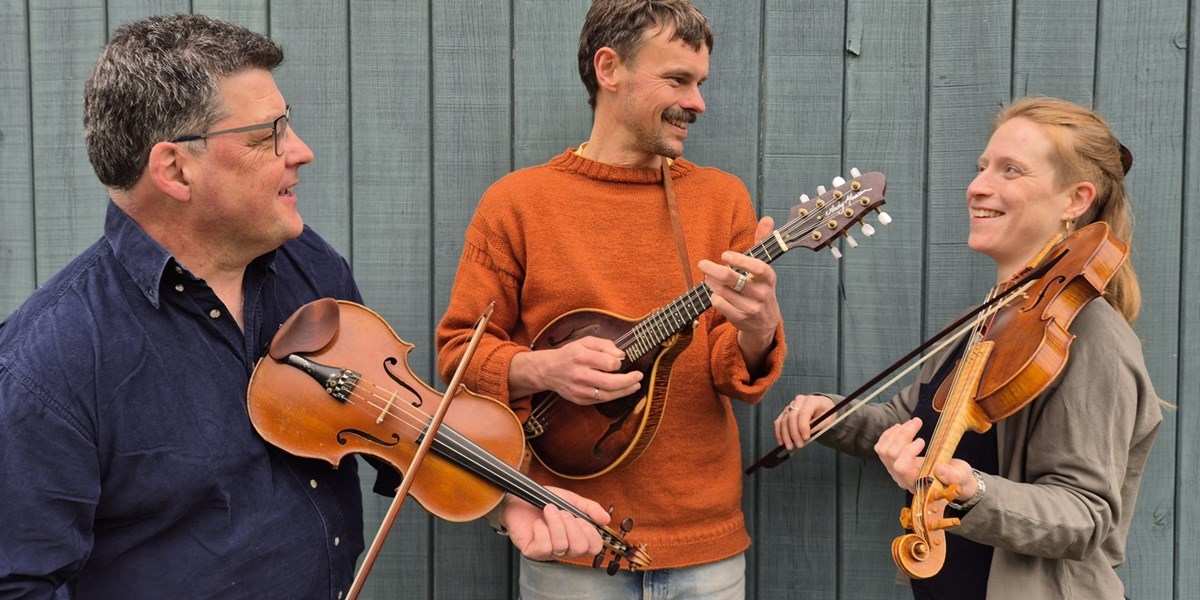 The National Trust of Guernsey: Lé Viaër Marchi with Normandy ensemble ‘Lihou’ at Saumarez Park