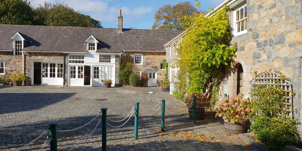 The National Trust of Guernsey: Courtyard Concert at the Folk & Costume Museum with Normandy ensemble ‘Lihou’